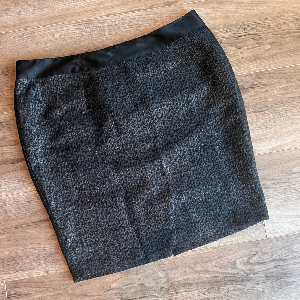 Lane Bryant beautiful black jacquard pencil skirt with just a little shimmer 18